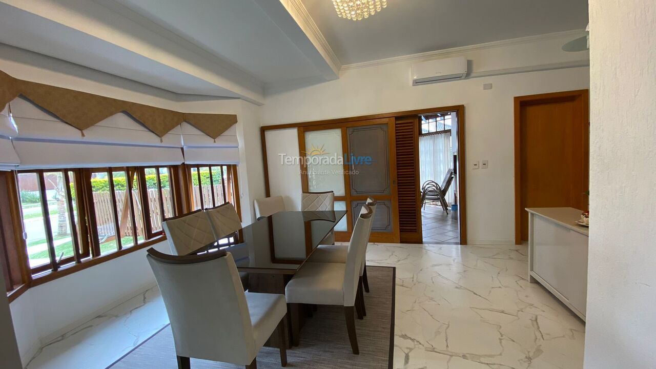 Casa para aluguel de temporada em Florianopolis (Jurerê Internacional)