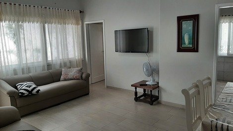 GROUND FLOOR HOUSE 60 WITH 3 DORM/1SUITE AIR COND/WI-FI/CABLE TV*