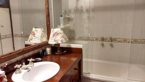 MUCHO ENCANTO Y PRIVACIDAD EN EL CONDOMINIO MÁS SEGURO DE BARRA