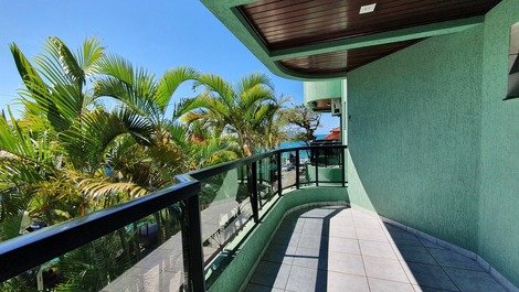 A bedrooms apartment a few meters from Bombinhas Beach!