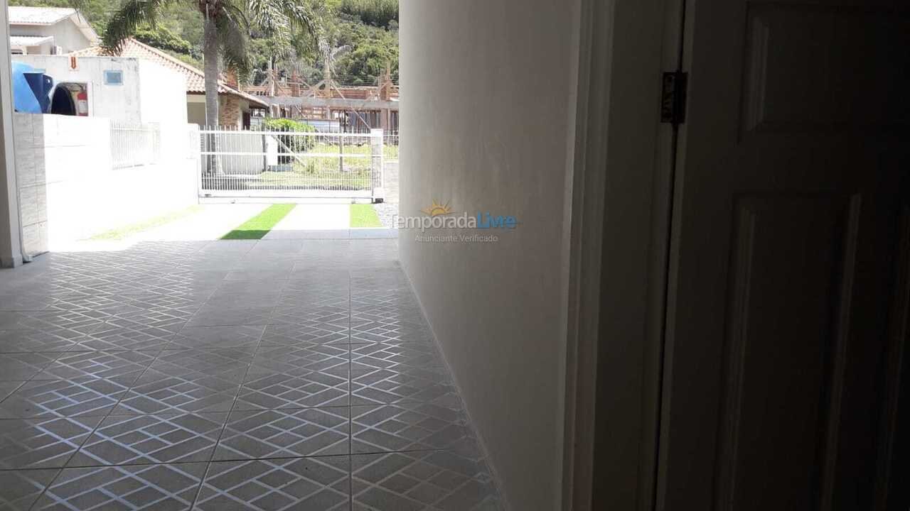 Casa para aluguel de temporada em Governador Celso Ramos (Praia de Palmas)