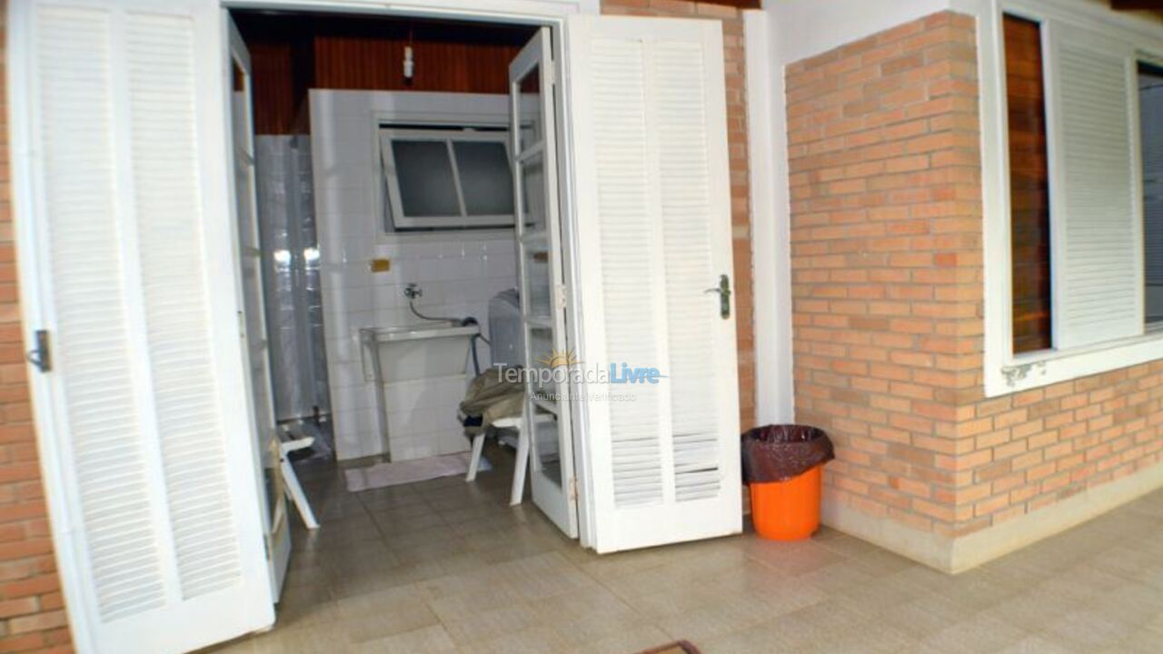 Casa para aluguel de temporada em Ubatuba (Praia do Sape)