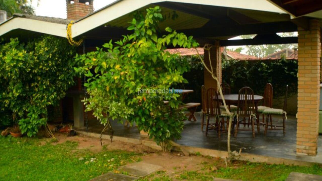 Casa para aluguel de temporada em Ubatuba (Praia do Sape)