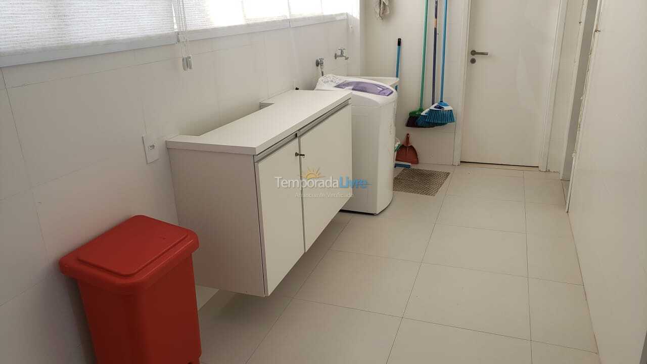 Apartamento para aluguel de temporada em Guarujá (Pitangueiras)