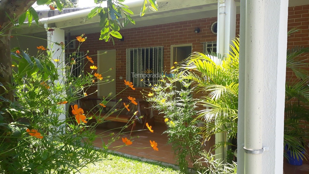 Casa para aluguel de temporada em Guarujá (Guaiúba)