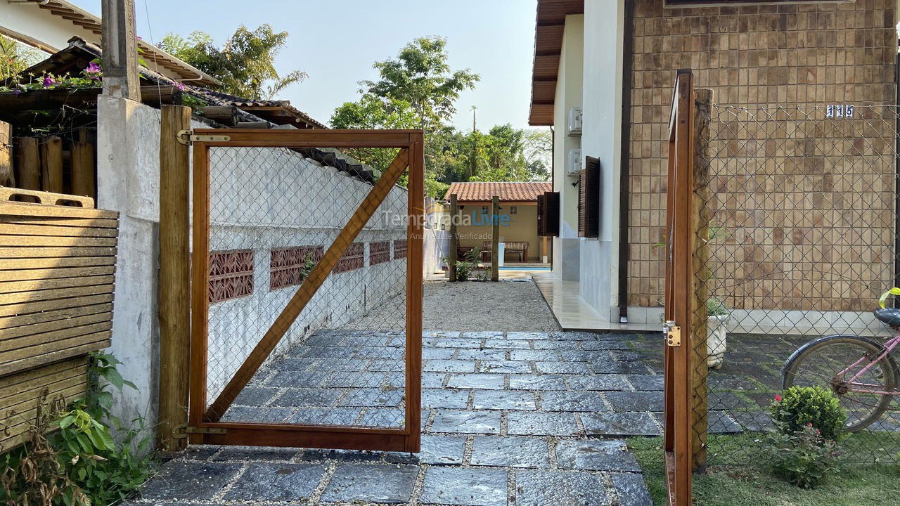 Casa para aluguel de temporada em Ubatuba (Praia de Itamambuca)