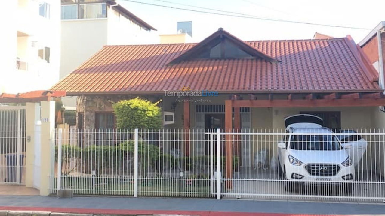 Casa para aluguel de temporada em Florianopolis (Canasvieiras)