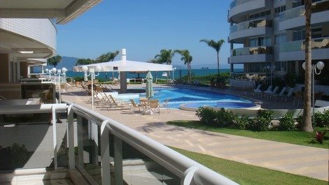 WONDERFUL 3 SUITES SWIMMING POOL IN FRONT OF THE SEA IN PRAIA DA CACHOEIRA