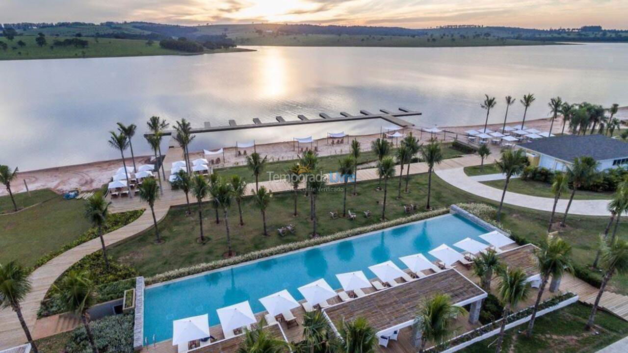 Casa para alquiler de vacaciones em Paranapanema (Condomínio Riviera de Santa Cristina Xiii)