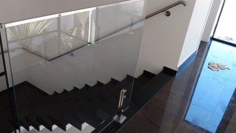 Escadas com guarda corpo 