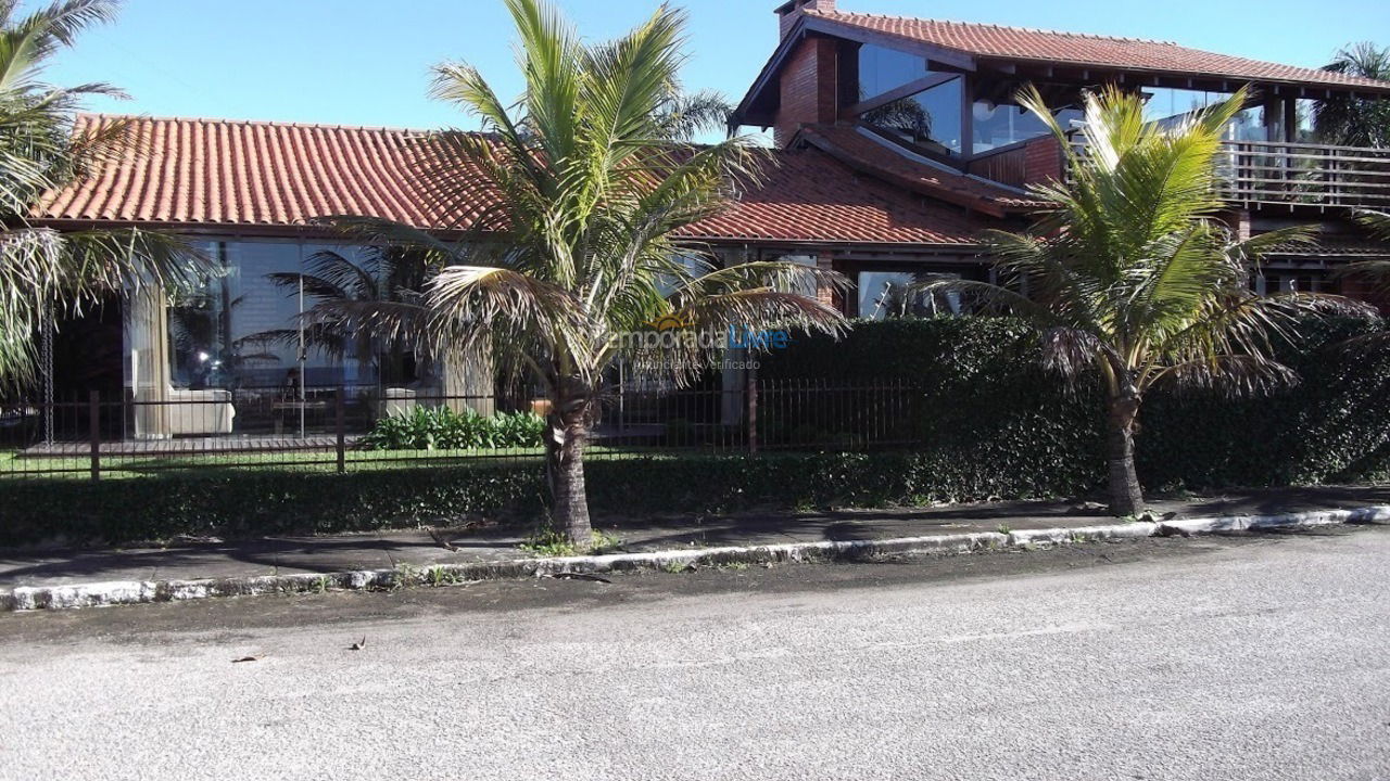 Casa para aluguel de temporada em Imbituba (Praia da Vila)