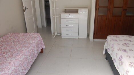 Lindo apartamento com Varanda e Linda Vista da Praia de Copacabana!