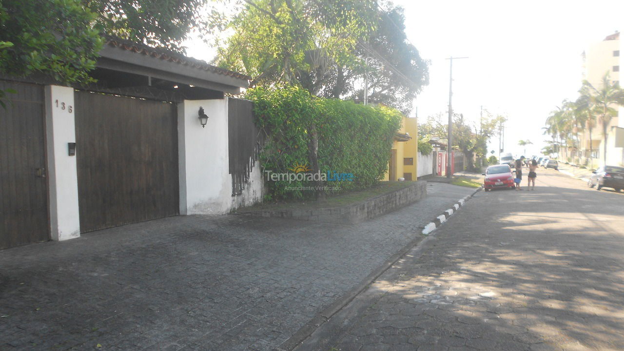 Casa para aluguel de temporada em Caraguatatuba (Martim de Sá)