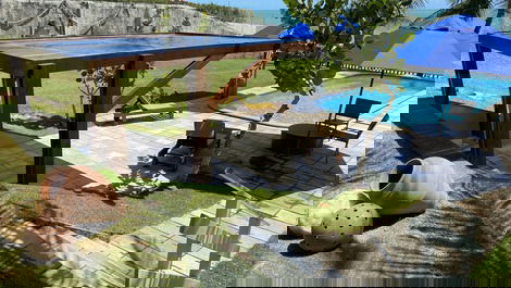 Apoio piscina recém construído 