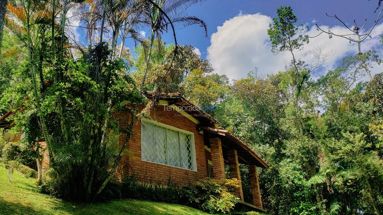 House for vacation rental in Juquitiba (Plena Natureza Com Wifi Jogos Linda área de Churrasco)