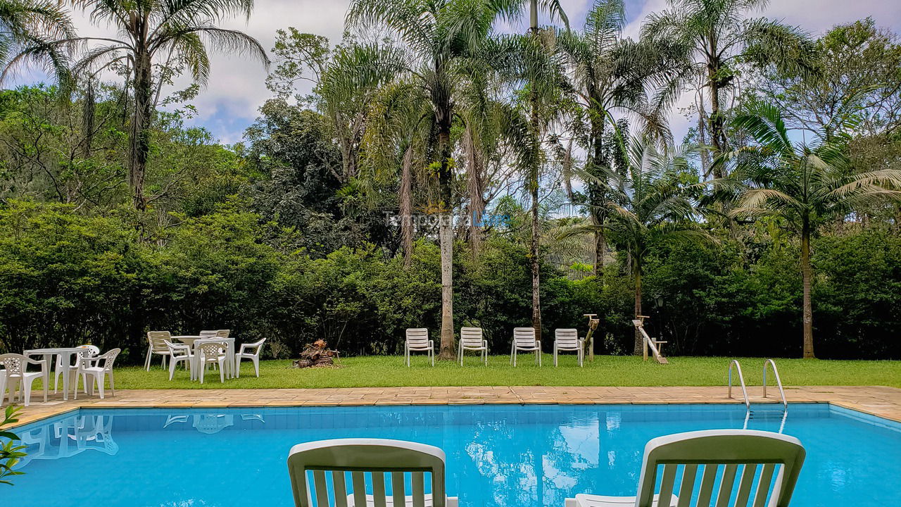 Granja para alquiler de vacaciones em Juquitiba (800 Mts da Rodovia Locamos Até 40 Adultos)