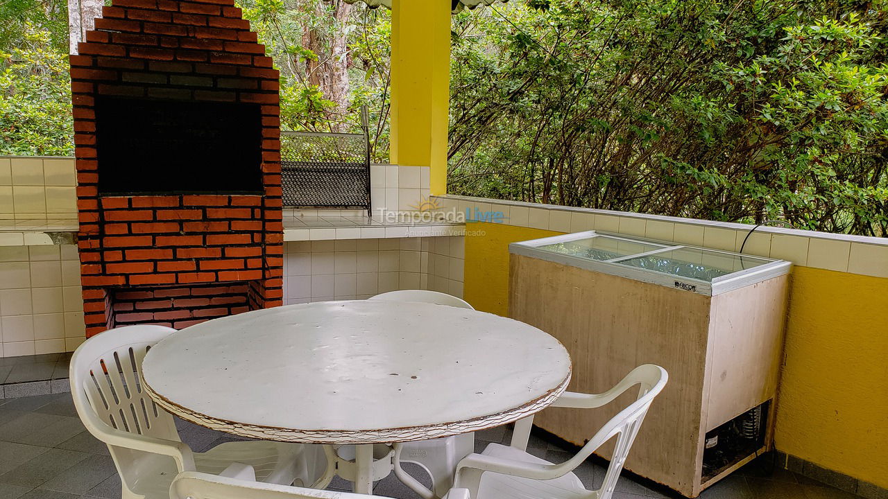 Ranch for vacation rental in Juquitiba (800 Mts da Rodovia Locamos Até 40 Adultos)