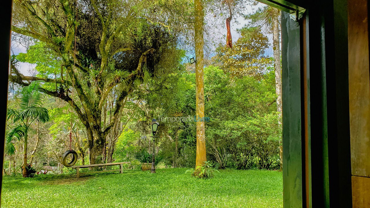 Granja para alquiler de vacaciones em Juquitiba (800 Mts da Rodovia Locamos Até 40 Adultos)