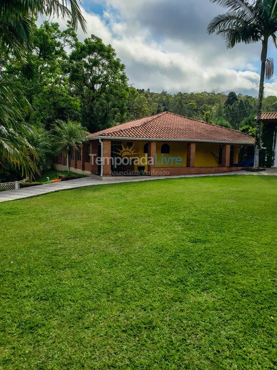 Ranch for vacation rental in São Lourenço da Serra (Alto Padrão Piscina Adulto E Infantil 600 Mts da Rodovia I)