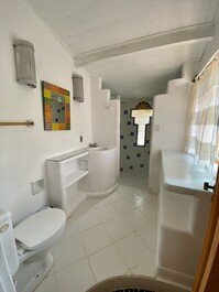 Banheiro suite / piso superior