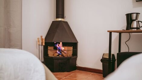 Suite 1 - Space with fireplace and Smart TV near Horto Florestal...