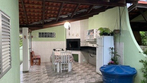 Great house, 1 suite plus 2 bedrooms + 2 bathrooms, barbecue, WI-FI