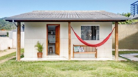 House in Barra da Lagoa with air con. and home office