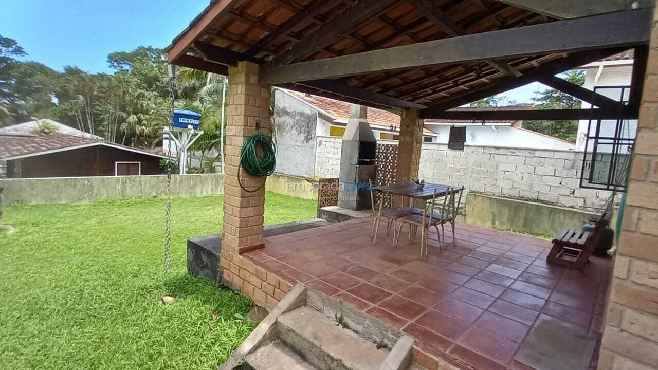 Casa para alquiler de vacaciones em Caraguatatuba (Massaguaçu)