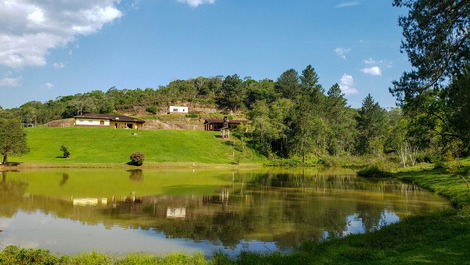 SÍTIO PARA TEMPORADA EM JUQUITIBA ( COM LAGO DE PESCA ESPORTIVA)