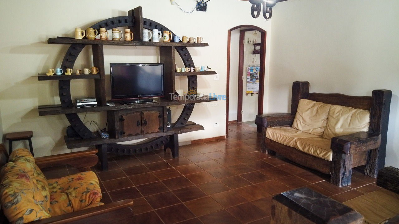 Ranch for vacation rental in Juquitiba (Para Os Amantes de Pescaria)