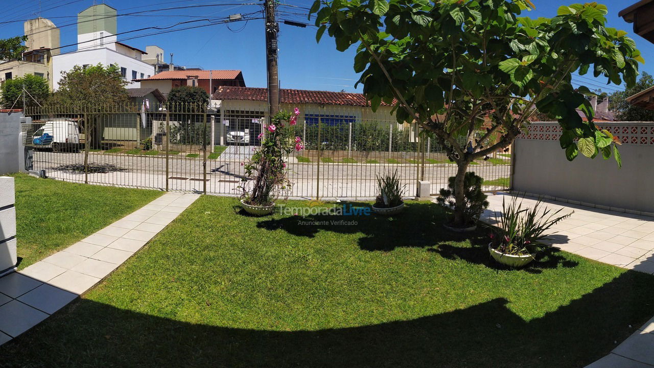 Casa para aluguel de temporada em Florianopolis (Canasvieiras)