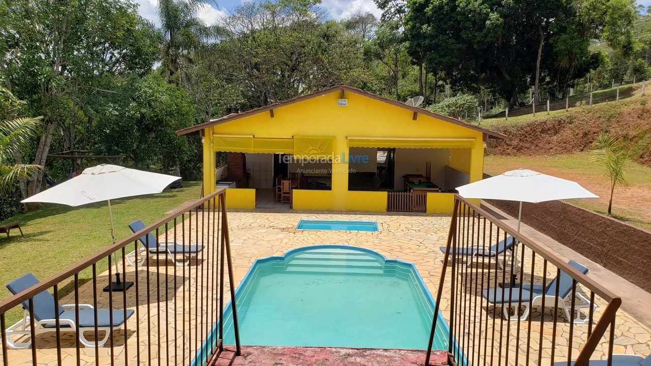 Granja para alquiler de vacaciones em Juquitiba (Piscina Adulto E Infantil Wifi)