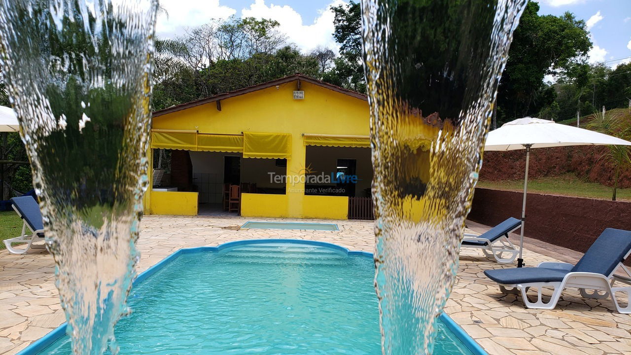 Granja para alquiler de vacaciones em Juquitiba (Piscina Adulto E Infantil Wifi)