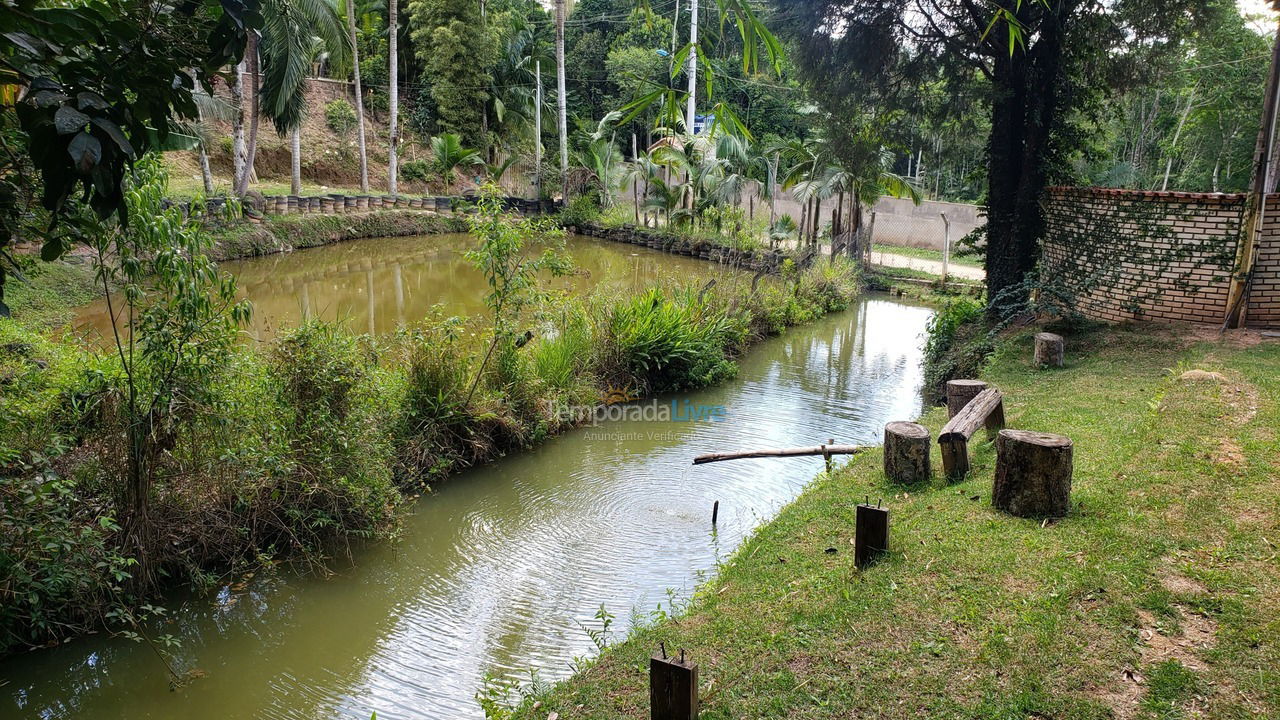 Granja para alquiler de vacaciones em Juquitiba (Piscina Adulto E Infantil Wifi)