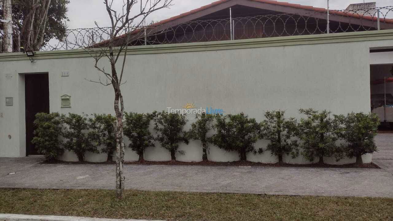 Casa para aluguel de temporada em Guarujá (Praia do Pernambuco)