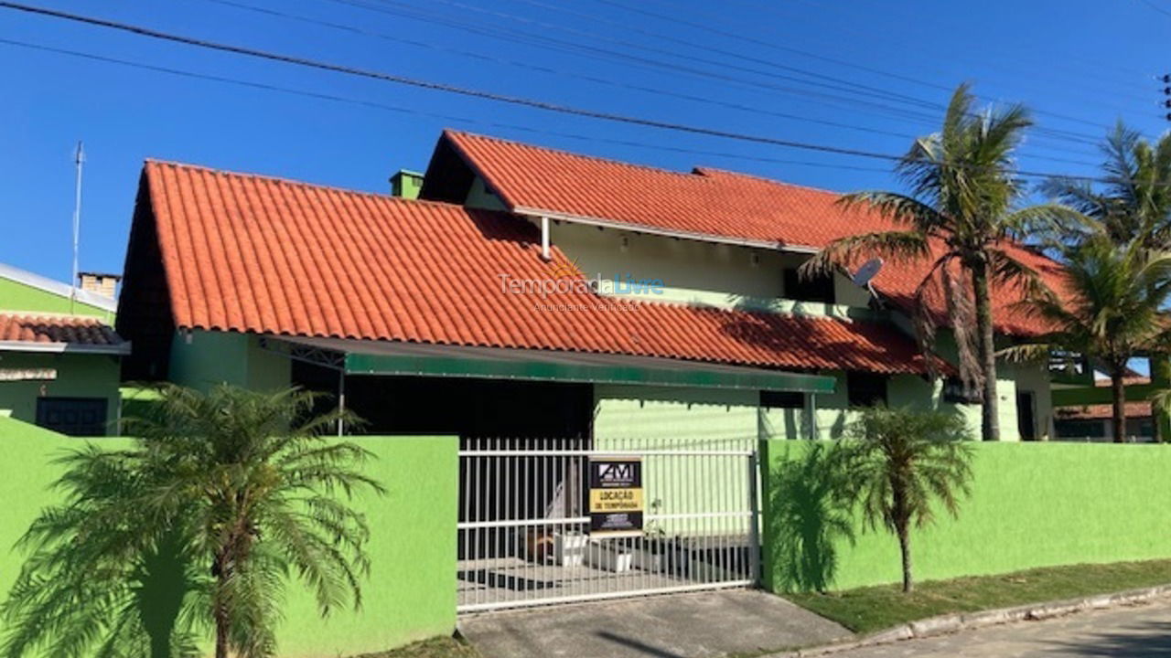 Casa para alquiler de vacaciones em São Francisco do Sul (Praia Grande)