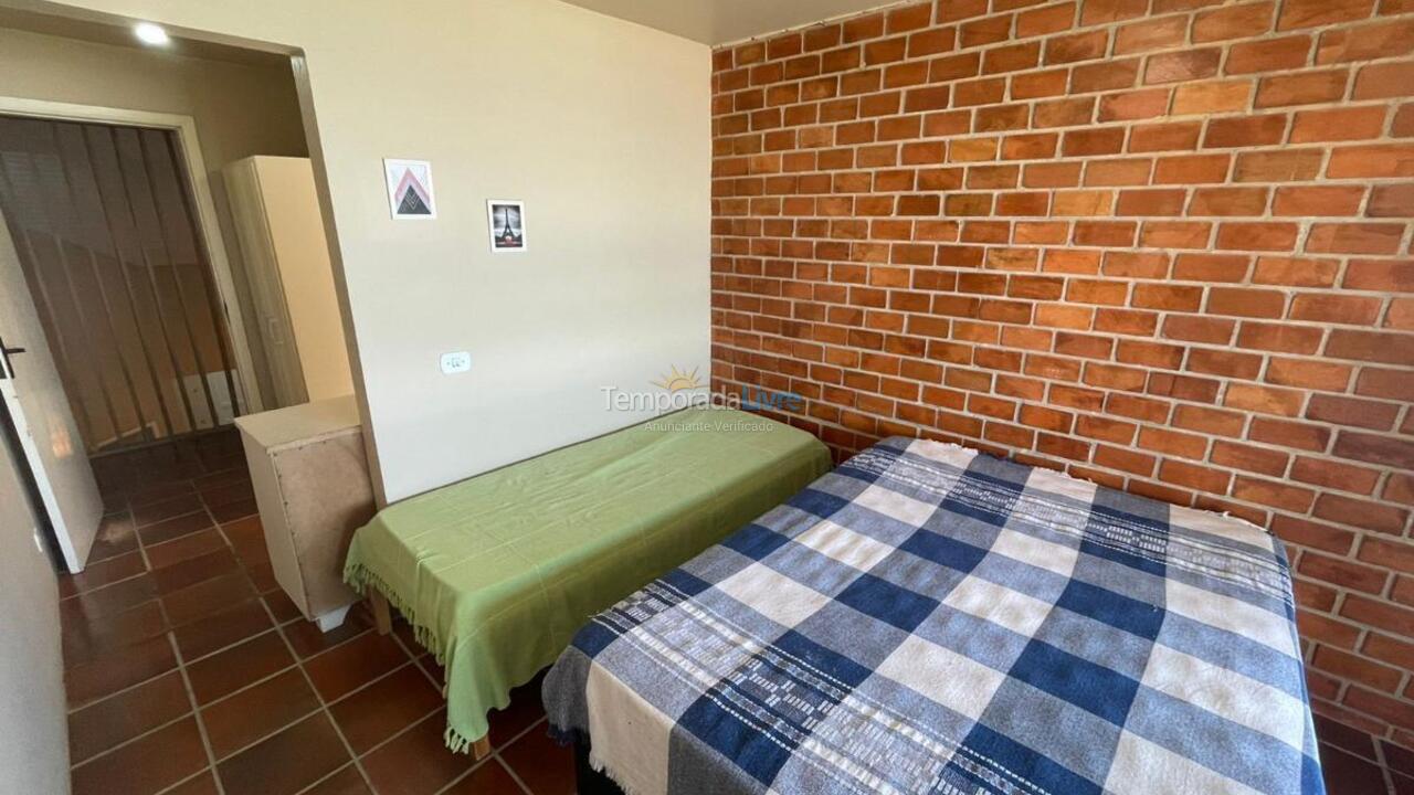 Casa para alquiler de vacaciones em Itapoá (Barra do Saí)