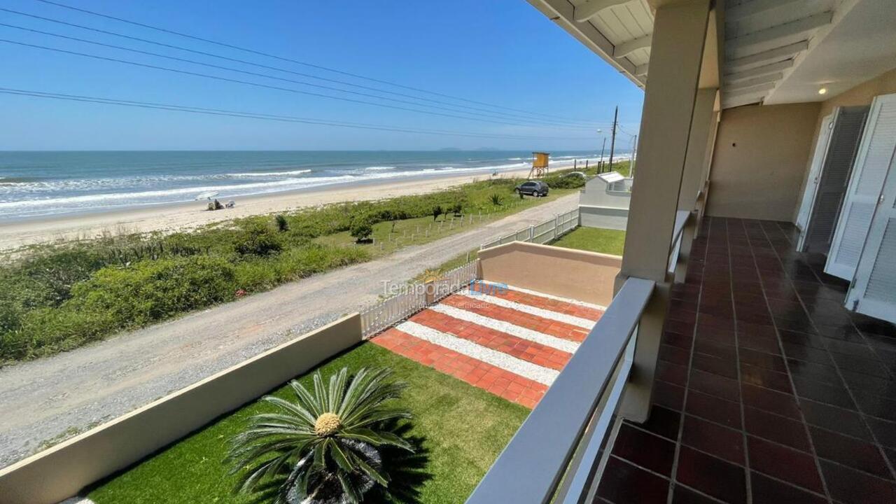 Casa para alquiler de vacaciones em Itapoá (Barra do Saí)