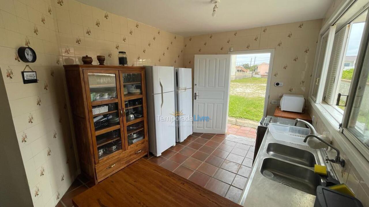 Casa para alquiler de vacaciones em Itapoá (Barra do Saí)