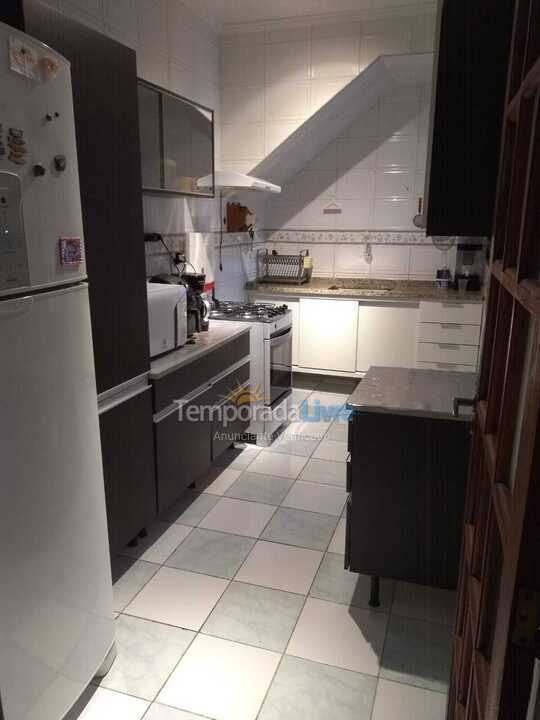 Casa para aluguel de temporada em Caraguatatuba (Praia das Palmeiras)