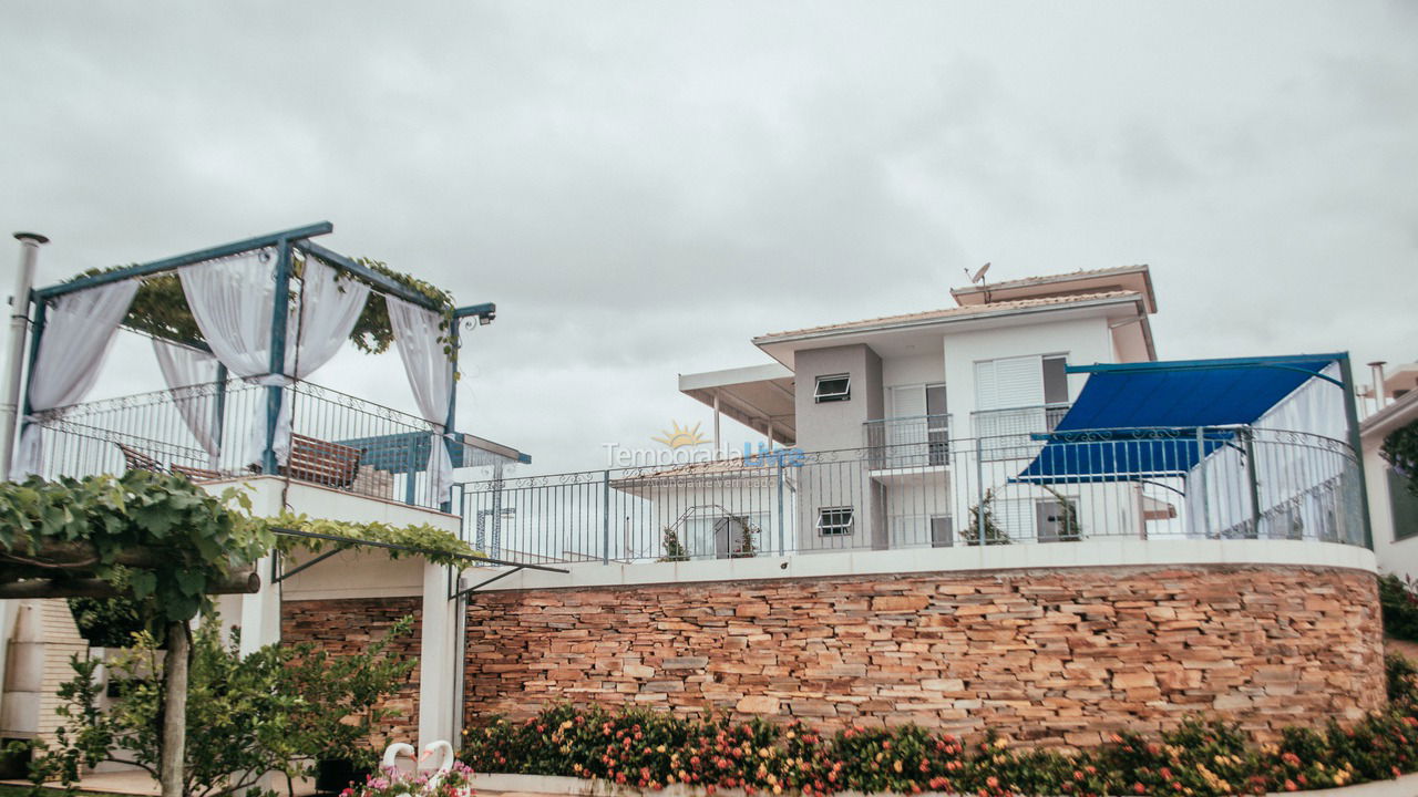 Casa para aluguel de temporada em Guapé (Condomínio Residencial Laguna)