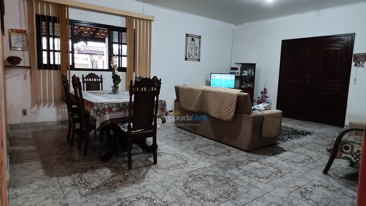 Casa para aluguel de temporada em São Sebastião (Praia da Enseada)