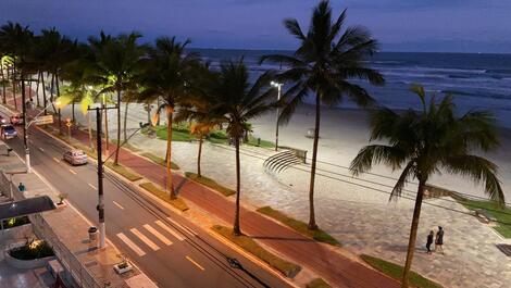 Amplo apartamento pé na areia. Um camarote para o mar e ciclovia