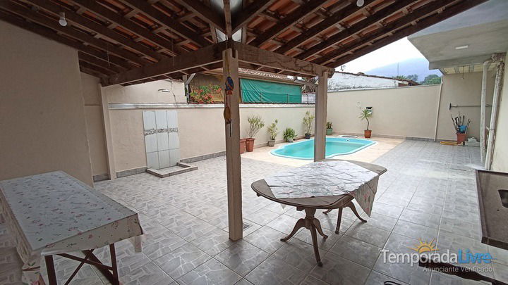 Casa de aluguel para fins de semanas e feriados. em Ubatuba, Brasil -  comentários e preços