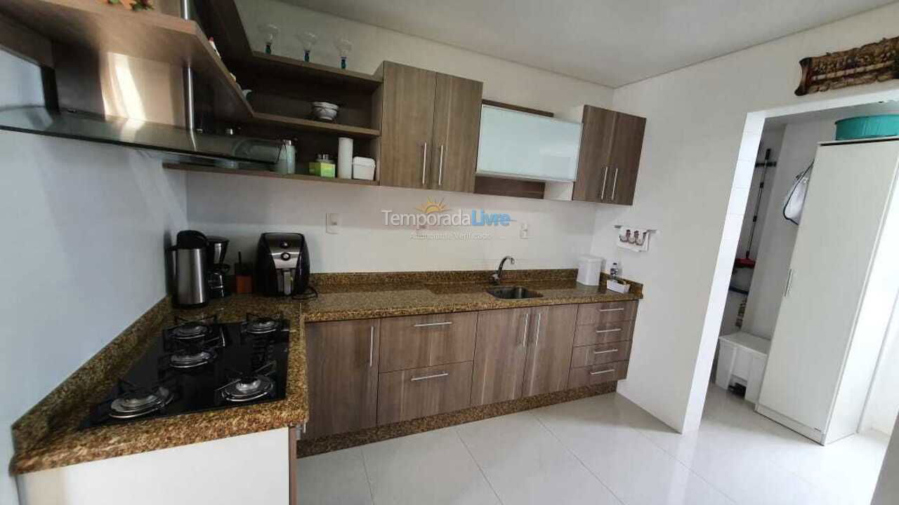 Apartamento para aluguel de temporada em Itapema (Meia Praia)