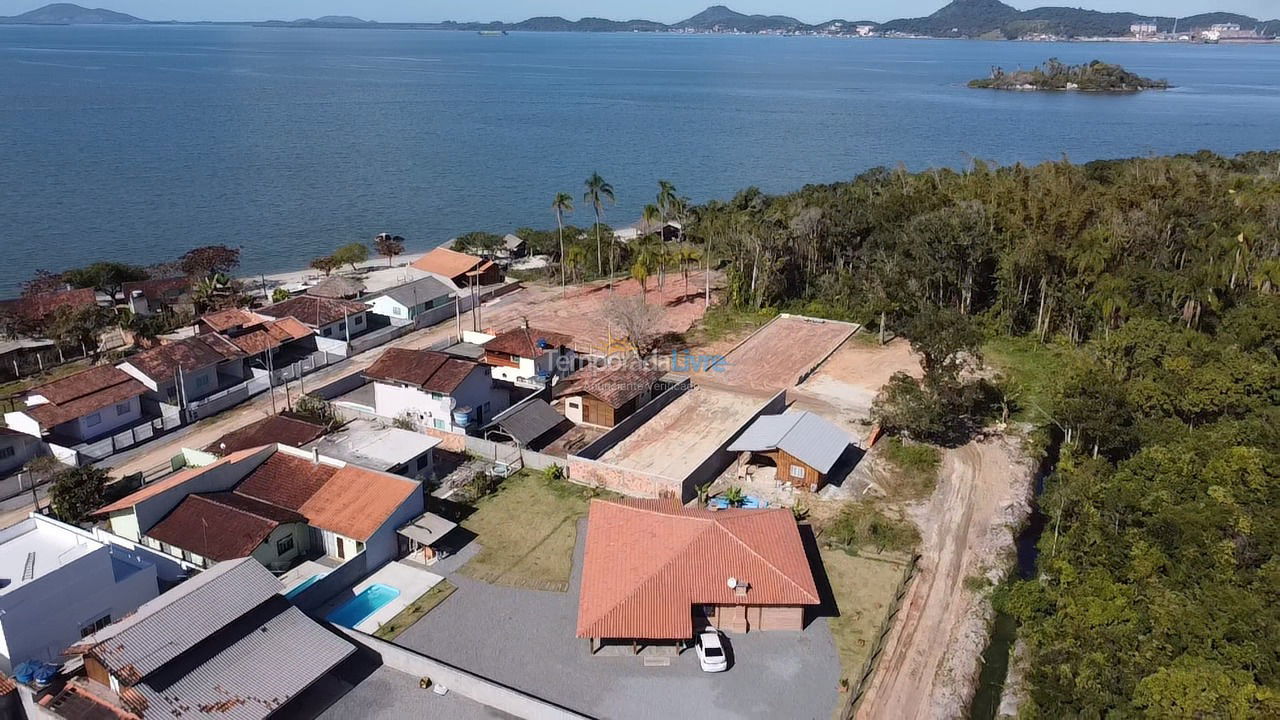 Casa para alquiler de vacaciones em São Francisco do Sul (Vila da Glória)