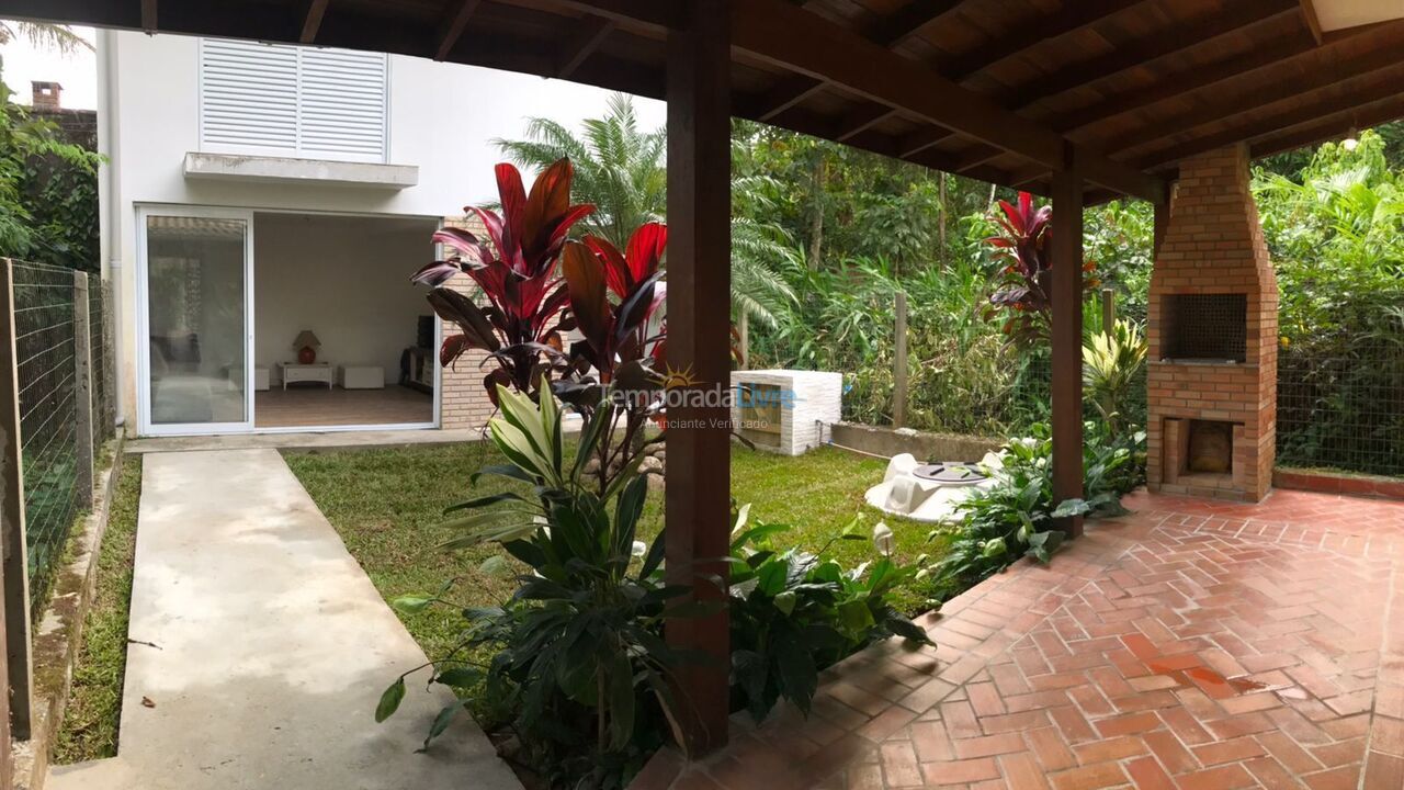 Casa para aluguel de temporada em São Sebastião (Camburi)