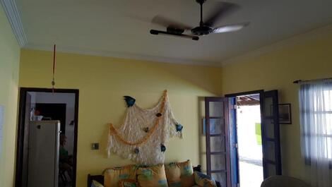 Casa bem ótima localização, situada entre o mar e as montanhas