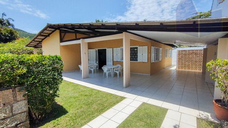 105 House with 4 bedrooms 50 meters from the beach