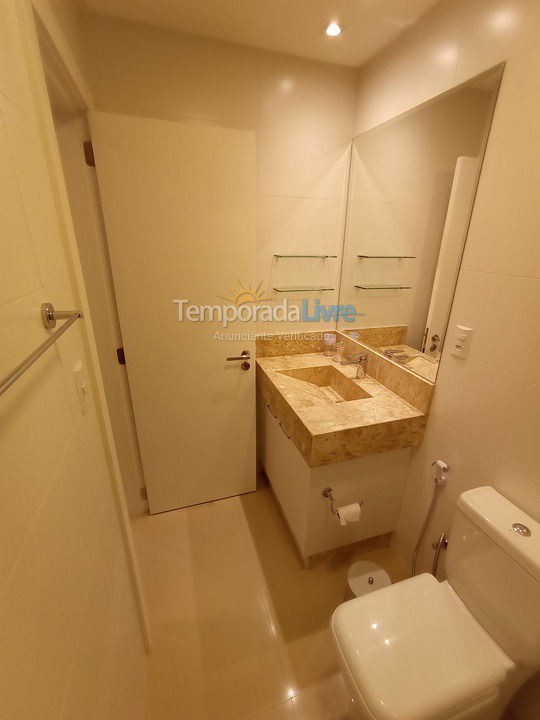 Apartamento para aluguel de temporada em Itapema (Meia Praia)